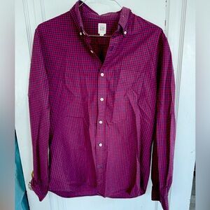 🔵4 for $30. Gap Men’s long sleeve red and blue button down shirt.